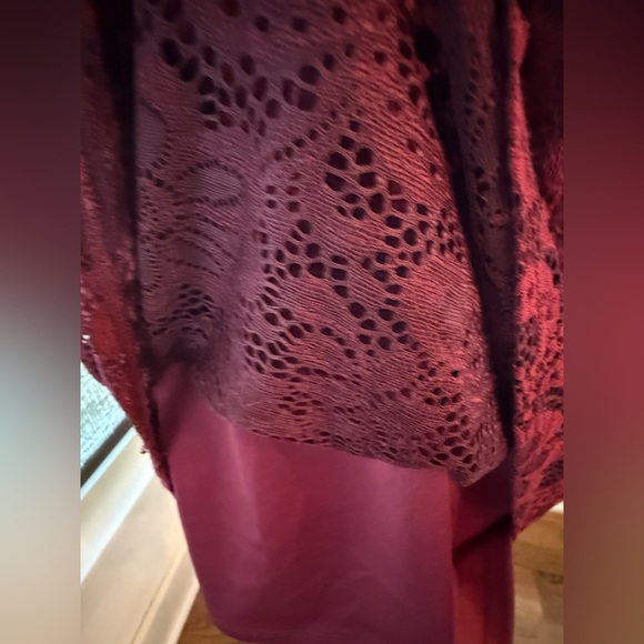 Apt 9. High Neck Lace Sleeveless Top. Merlot. size Medium. - Picture 5 of 7